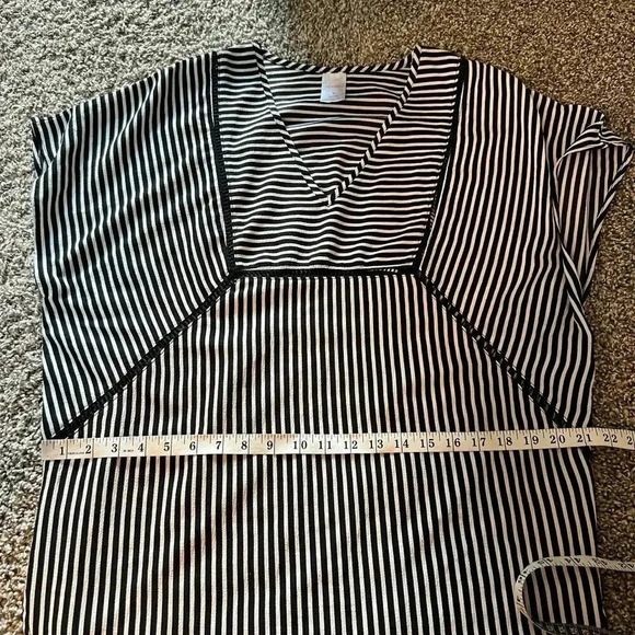 XHILARATION BLACK &White Striped oversized short sleeve peasant top size medium - Picture 6 of 8